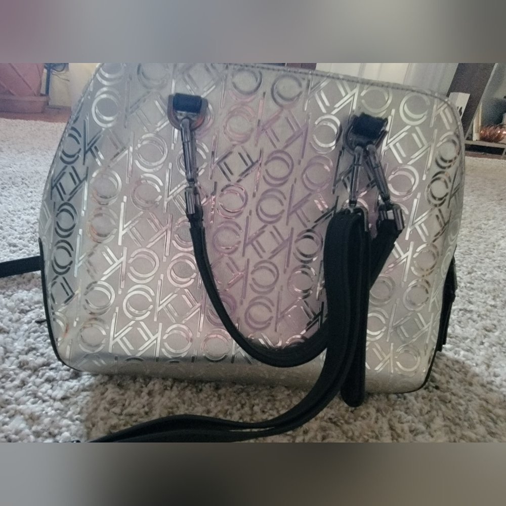 Calvin Klein purse - Picture 3 of 11